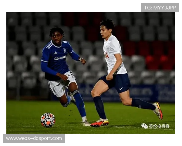 英超俱乐部青少年训练营开幕，百名小将参与选拔